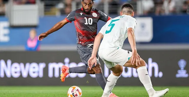 photo  georges gope-fenepeje lors de la finale des qualifications à la coupe du monde 2026 de la zone océanie, contre la nouvelle-zélande, à l’eden park d’auckland, le 24 mars 2025.  &copy;  afp - david rowland 