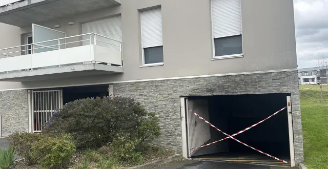 photo  l’incendie a pris dans le parking de cette résidence, au moment où un homme a voulu charger la batterie de son véhicule. quatre voitures ont été détruites.  &copy;  ouest france 