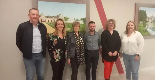 photo  marie-laure pléver présente ses adjoints, de gauche à droite : loïc lecesve, marie-laure pléver, catherine chartrain, mathieu gohaud, laetitia jarry et aurélia dupont.  &copy;  le maine libre 