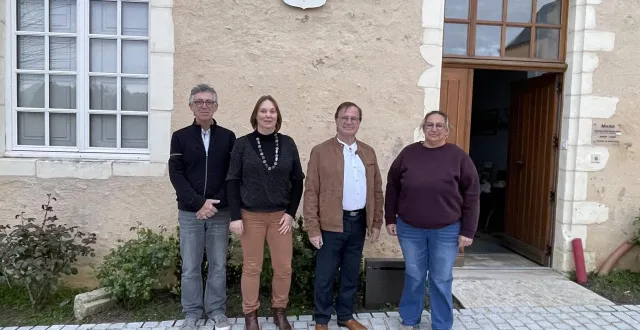 photo  jean-pierre guitton, 2e adjoint ; audrey herman, 3e adjointe ; maurice pollefoort, maire de fay et nadège yvon, 1re adjointe.  &copy;  ouest-france 