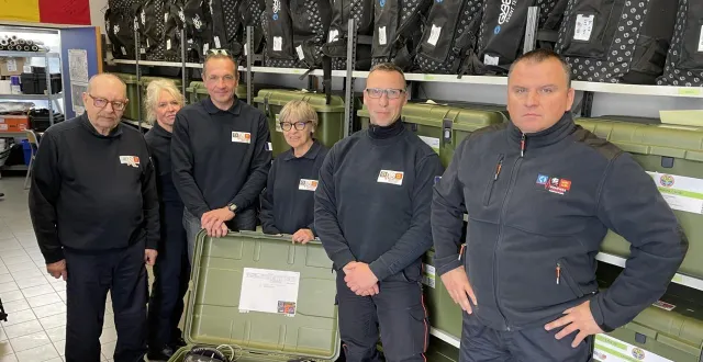 photo  les membres de l’association pompiers missions humanitaires (pmh), basée à ifs, près de caen, disposent déjà de tout le matériel nécessaire pour monter un hôpital de campagne sur une zone sinistrée par une catastrophe naturelle.  &copy;  ouest-france 