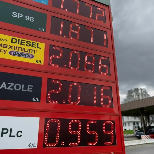 photo risque de pénurie de carburant : faites-vous le plein par précaution ?  ©  afp