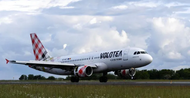 photo  la compagnie espagnole volotea a annulé plusieurs vols vers ajaccio, notamment depuis l’aéroport de caen-carpiquet. même chose à brest (finistère), où plusieurs départs vers bastia (corse) ont été supprimés en avril et mai. en revanche, l’aéroport de nantes (loire-atlantique) confirme que volotea a assuré tous les vols vers la corse.  &copy;  martin roche/ archives ouest-france 