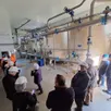 photo  les participants à la visite ont découvert les installations de production d’eau potable de châteauneuf-sur-sarthe. 