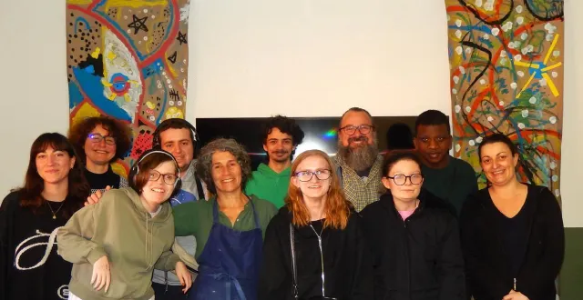 photo  lnstallation d’une artothèque itinérante au sein de l’ime vaurouzé au mans. deux œuvres réalisées par des jeunes résidents avec les éducatrices et les artistes du boucan des arts sont exposées.  &copy;  ouest-france 