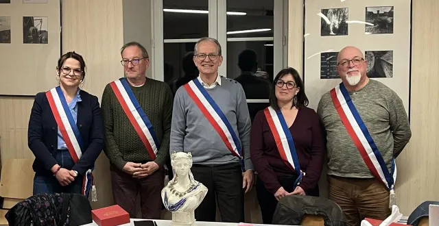 photo  pierre galés entouré de ses quatre adjoints.  &copy;  ouest-france 