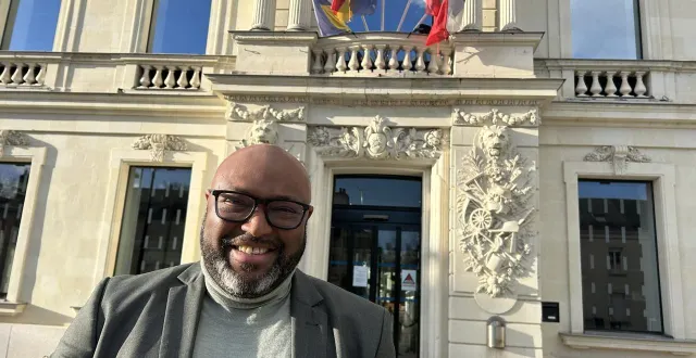 photo  trélazé, mercredi 25 mars 2026. né le 17 mai 1972 à dakar, de nationalité française depuis 2003, lamine naham a été élu maire de trélazé le dimanche 22 mars 2026.  &copy;  co – fabienne supiot 