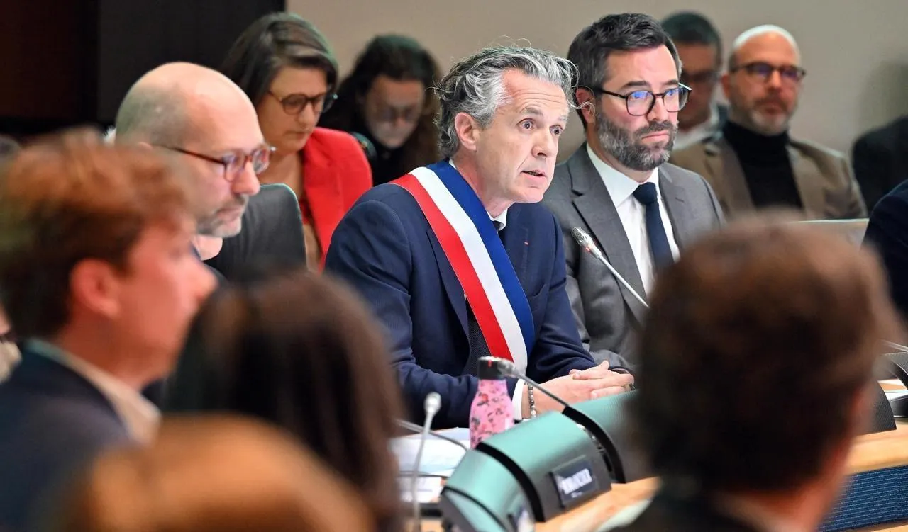 photo  le maire christophe béchu a été élu officiellement maire de la ville d’angers (maine-et-loire) ce vendredi 27 mars 2026. l’opposition, qui avait promis d’être incisive, a tenu parole. 