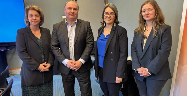 photo  de gauche à droite : julie barenton-guillas, vice-présidente de la région normandie en charge de l’enseignement supérieur ; lamri adoui, président de l’université de caen ; armelle gosselin-gorand, responsable de la chaire normandie pour la paix, et fiona schnell, directrice de l’institut international des droits de l’homme et de la paix, lors du lancement officiel de la chaire en mars 2025.  &copy;  archives ouest-france 