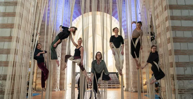 photo  pour le 20e anniversaire de la réouverture de la collégiale saint-martin, à angers (maine-et-loire), un spectacle est créé in situ.  &copy;  département 49 