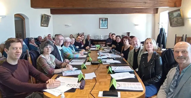 photo  le conseil municipal de beaulieu-sur-layon.  &copy;  document remis 