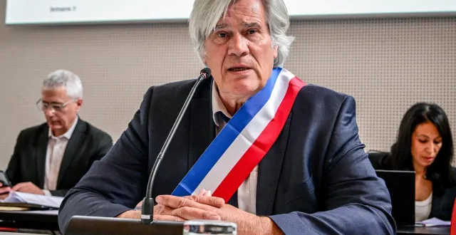 photo  stéphane le foll a obtenu 45 voix sur 55.  &copy;  photo le maine libre - yvon loué 