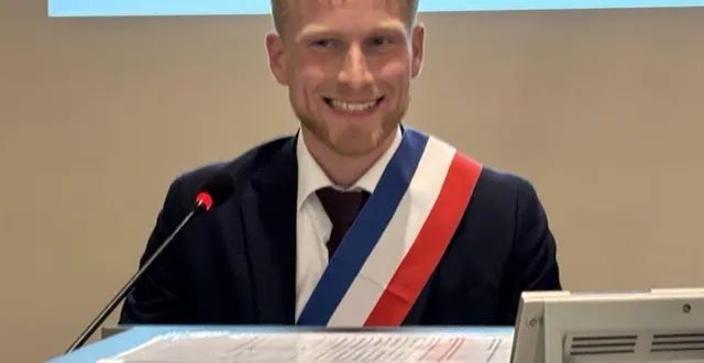 photo  romain lemoigne, tête de liste de rassemblement pour la flèche (rassemblement national), a été élu maire de la flèche, ce vendredi 27 mars 2026, à l’occasion du premier conseil municipal de la mandature.  &copy;  ouest-france 
