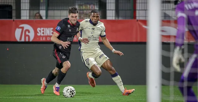 photo  ronny labonne (à droite) avait ouvert le score pour le sm caen, contre le fc rouen, ce vendredi 27 mars.  &copy;  damien deslandes / maxppp 