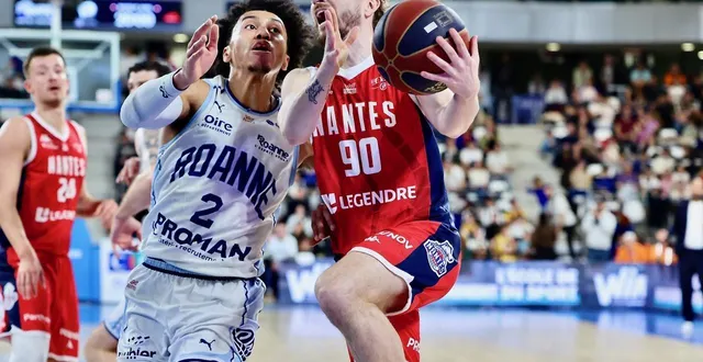 photo  il y a eu beaucoup d’intensité dans ce match en témoigne ce duel entre lucas bourhis (nantes) face à harvey gauthier (roanne et ex-nantais).  &copy;  sébastien dieu devienne 