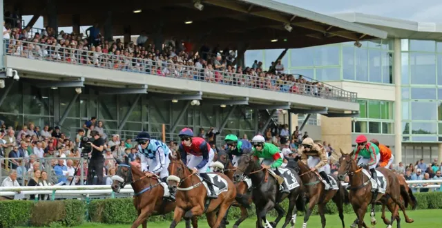 photo  après ou pendant les courses, la restauration au restaurant panoramique de l’hippodrome du lion-d’angers sera assurée par un nouveau traiteur.  &copy;  photo aidan’s com / acla 