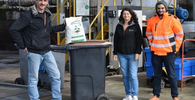 photo  de gauche à droite : adrien lanté, cofondateur des alchimistes ; blandine copie, responsable prévention des déchets des 3rd’anjou ; et hugo veidie, animateur des 3rd’anjou.  &copy;  ouest-france 