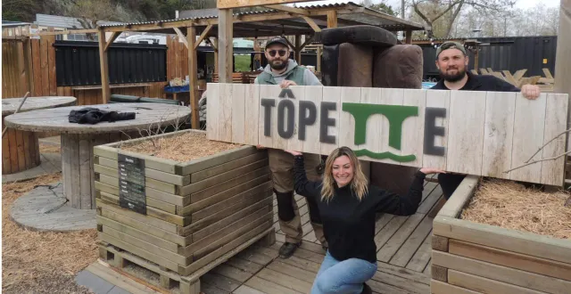 photo  dans la bonne humeur la guinguette topette revoit le jour.  &copy;  ouest-france 