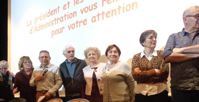 photo  le président roger brunet (3e à gauche) et le bureau.  &copy;  co 