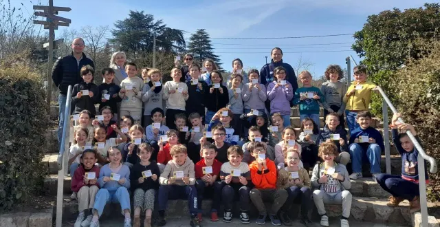 photo  les 49 élèves des deux classes de ce2 de sonia royer et arnaud boulben ont reçu leur permis piéton.   &copy;  co 