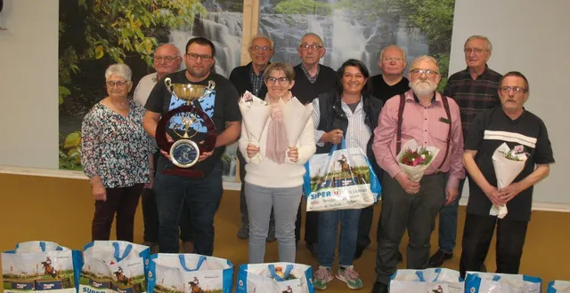 photo  commencé le 12 janvier, le challenge de boule de fort super u organisé par le cercle saint-joseph du lion-d’angers s’est terminé samedi. 233 équipes venues de 83 sociétés différentes y ont participé. sylvie gaudin et jérôme leclerc (brissarthe) ont battu joël rivault et patrick roger de saint-barthélémy-d’anjou par 12 à 8. roger hoinard et pierre carillo (le bourg-d’iré) complètent le podium. le concours suivant, un sociétaire et un invité a débuté.  &copy;  co 