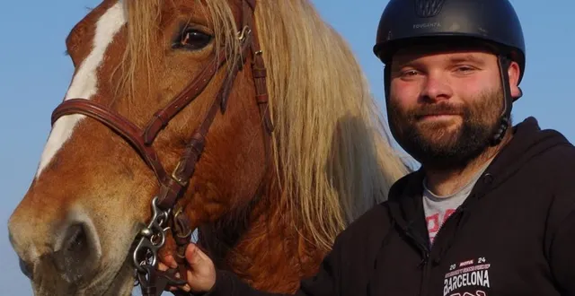 photo  alexis frumery et cisba, une bretonne de 14 ans appartenant à christian froger.  &copy;  le maine libre 