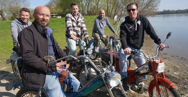 photo  « je suis né au bord de la loire. je connais parfaitement le fleuve. » yann brossas, créateur de mobyloire, ici en repérage avec des amis à la daguenière, commune de loire-authion (maine-et-loire).  &copy;  ouest-france 