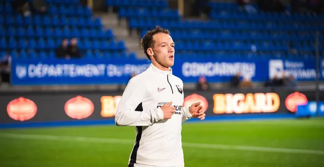 photo  maxime etuin, le défenseur du sm caen, est dans une période très difficile.  &copy;  ouest-france 