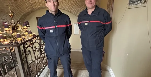 photo  le colonel sébastien gras et le lieutenant stéphane poulain du sdis 50 étaient présents au château de canisy (manche), vendredi 27 mars 2026, pour la réunion régionale de la demeure historique.  &copy;  ouest-france 