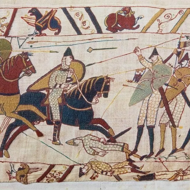 Sur la Tapisserie de Bayeux, cette scène représente les Normands (à gauche) et l’infanterie saxonne, lors de la Bataille d’Hastings. Jorisvo - Fotolia photo sur la tapisserie de bayeux, cette scène représente les normands (à gauche) et l’infanterie saxonne, lors de la bataille d’hastings. © jorisvo - fotolia