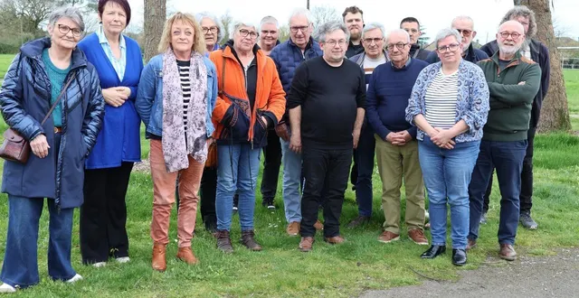 photo  le conseil d’administration d’ose avec une partie des salariés, un groupe qui s’organise pour que perdure l’association qui cultive l’insertion grâce à une diversité des activités.  &copy;  ouest-france. 