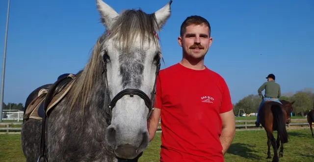 photo  antonin métais, capitaine pour la première année, montera hirondelle, une belle jument percheronne de 9 ans, appartenant à lucie veron.  &copy;  le maine libre 