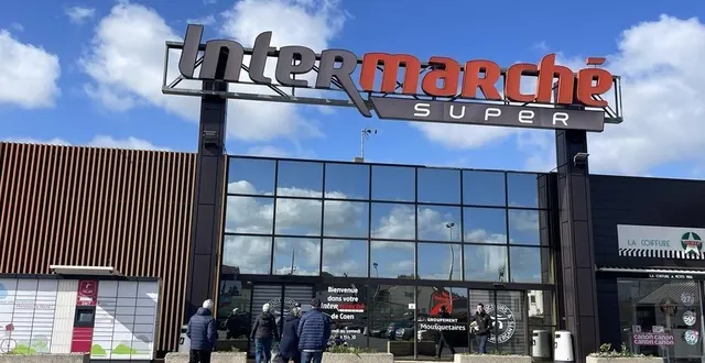photo  la nouvelle prend par surprise tous les clients qui se rendent ce samedi 28 mars 2026 à l’intermarché de caen, avenue guynemer : la grande surface est sous le coup d’une fermeture administrative. la mesure est tombée la veille au soir, à cause de manquements aux règles d’hygiène et de souci sur la structure du bâtiment.  &copy;  ouest-france 