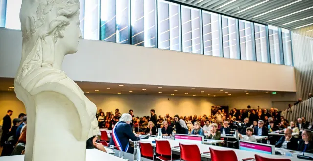 photo  le premier conseil municipal de la mandature a eu lieu vendredi 27 mars 2026.  &copy;  photo le maine libre - yvon loué 