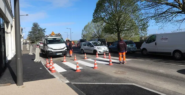 photo  le passage piéton devant le casino a été repeint le jour… de l’ouverture !  &copy;  co 