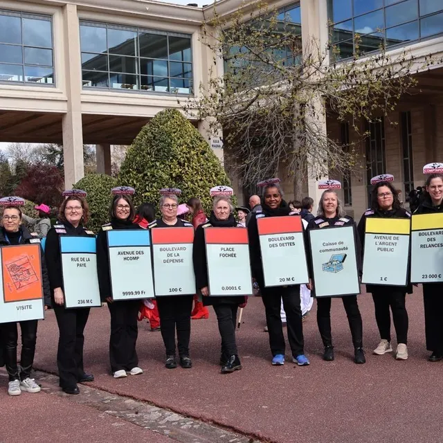 photo les comptapoly terminent à la 3e place du concours. l’équipe est formée de membres du service compta de la fac.  ©  ouest-france