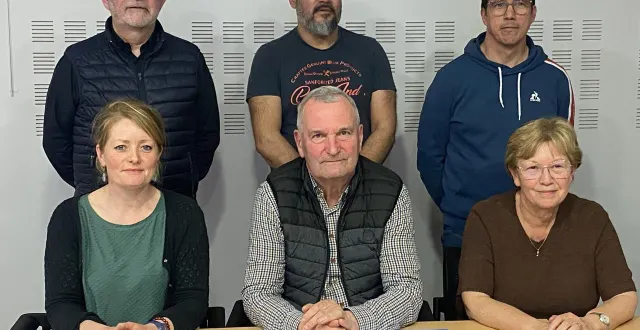 photo  pierre paterne (assis) entouré de ses adjoints et du conseiller délégué. suzanne carbonel (à gauche) et anita dupont. debout, de g. à dr : pascal abelanet, nicolas furcy et mickaël lamy.  &copy;  mairie de bouessay 