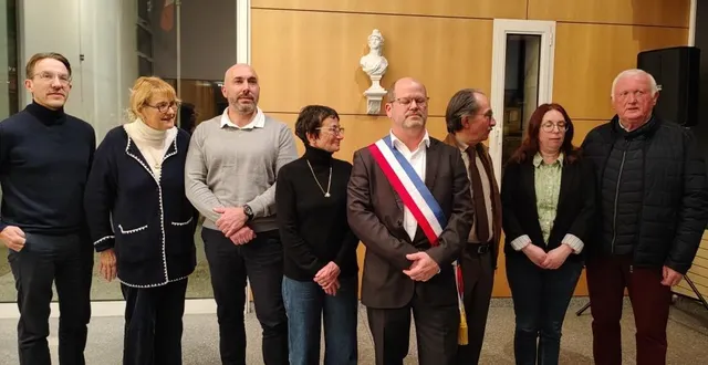 photo  mickaël juigné, le nouveau maire d’yvré-l’évêque (sarthe) et ses sept adjoints.  &copy;  ouest-france 