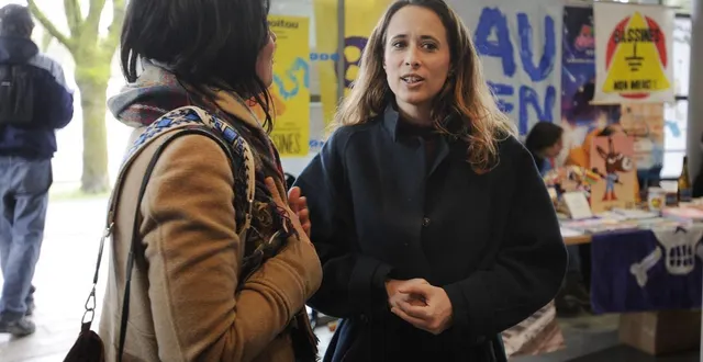photo  présente aux côtés des anti-bassines depuis 2020, la députée clémence guetté (lfi) est venue renouveler son soutien au mouvement ce samedi 28 mars, à melle.  &copy;  co - christophe bernard 