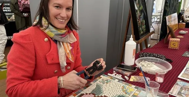 photo  céline loury est mosaïste professionnelle. vendredi 27 et samedi 28 mars 2026, elle a présenté son activité au public dans le cadre du salon du savoir-faire à la flèche (sarthe).  &copy;  ouest-france 