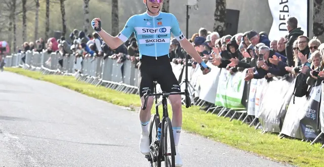 photo  louka lesueur (vc rouen) vainqueur du grand prix gilbert bousquet à landivisiau¨, ce samedi 28 mars 2026.  &copy;  loïc l'huillier 