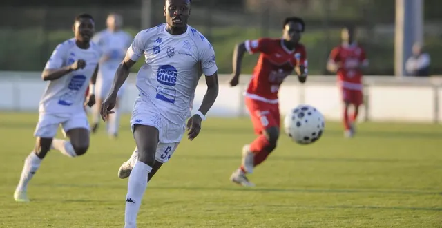 photo  buteur dès la deuxième minute, hammond agamah a mis les chauraisiens sur la voie d’un succès de prestige.  &copy;  co - christophe bernard 