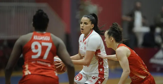 photo  iness gribi a donné la victoire aux chauraisiennes dans les dernières secondes du match.  &copy;  co - christophe bernard 