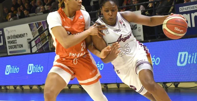 photo  williams et les angevines n’ont pas fait le poids face à bourges.  &copy;  co - michel durigneux 