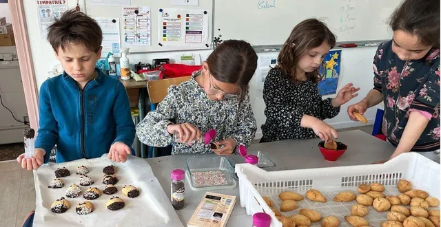 photo  les pâtissiers en herbe de l’école saint-louis.  &copy;  co 