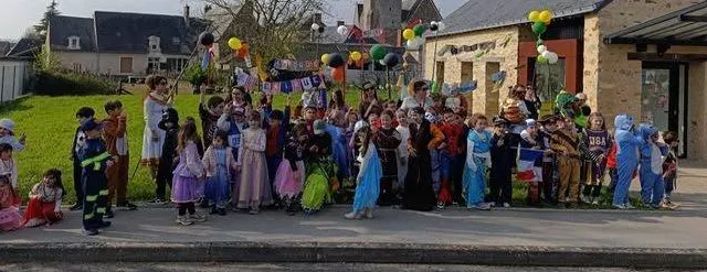 photo  dimanche dernier, le carnaval de l’ape (association de parents d’élèves) alphonse-daudet d’étriché a rassemblé petits et grands autour du thème des « cinq continents ».  &copy;  co 