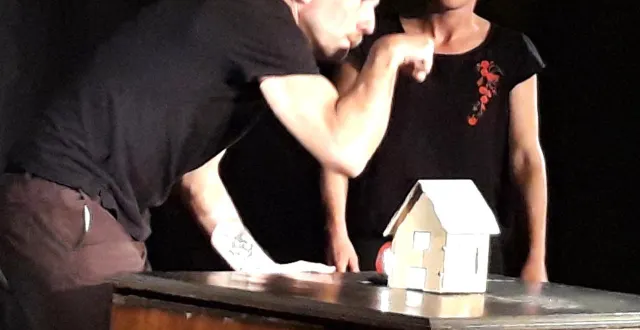 photo  la petite et la grande histoire racontées par la manipulation d’objets.  &copy;  co 