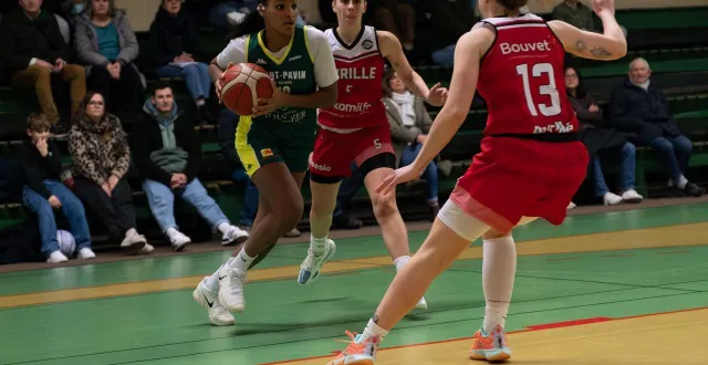 photo  saint-pavin joue gros ce dimanche pour le maintien.  &copy;  archives le maine libre 