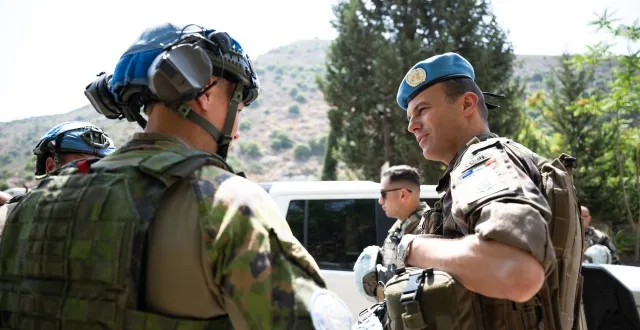 photo  le colonel arnaud de coincy (de face) et ses hommes, n’ont pas hésité à se déployer dans les vallées du sud-liban, à la recherche de caches et d’armement du hezbollah.  &copy;  état-major des armées 