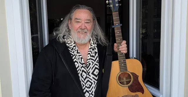 photo  jean-michel piton, bientôt 75 ans, et un 16e album au compteur.  &copy;  ouest-france 